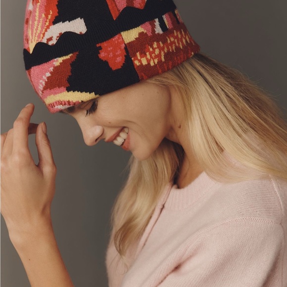 Floral Knit Scarf & Hat in Red and Pink - Picture 2 of 4